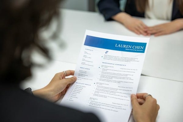 Quelles sont les étapes pour rédiger un curriculum vitae efficace ?